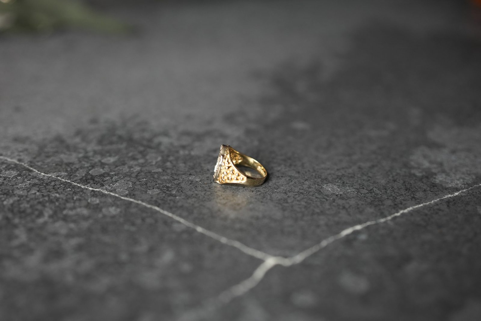 Vintage horseshoe ring — side profile