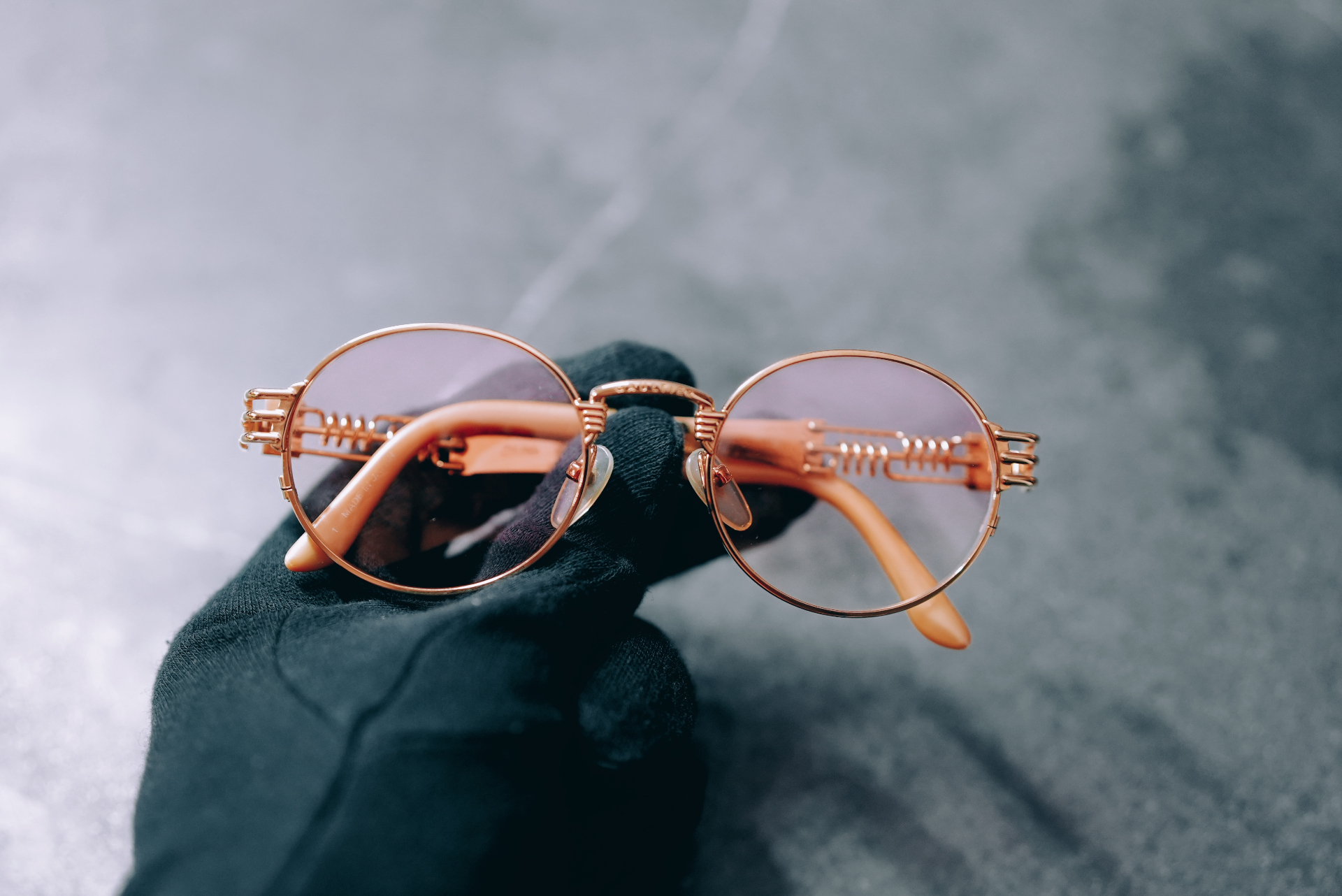 Rose gold coil-spring oval — top down