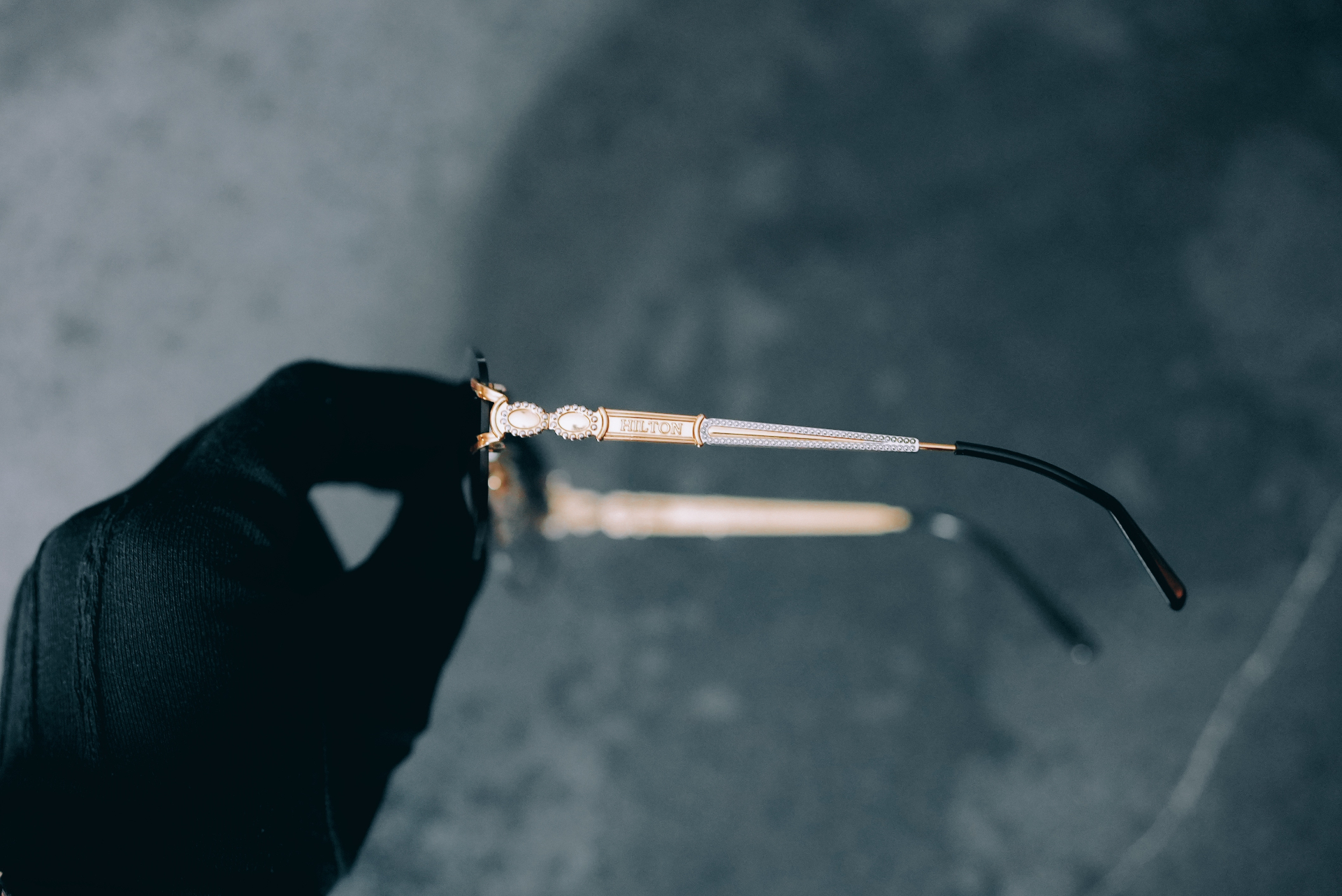 Hilton vintage rimless sunglasses — side temple profile