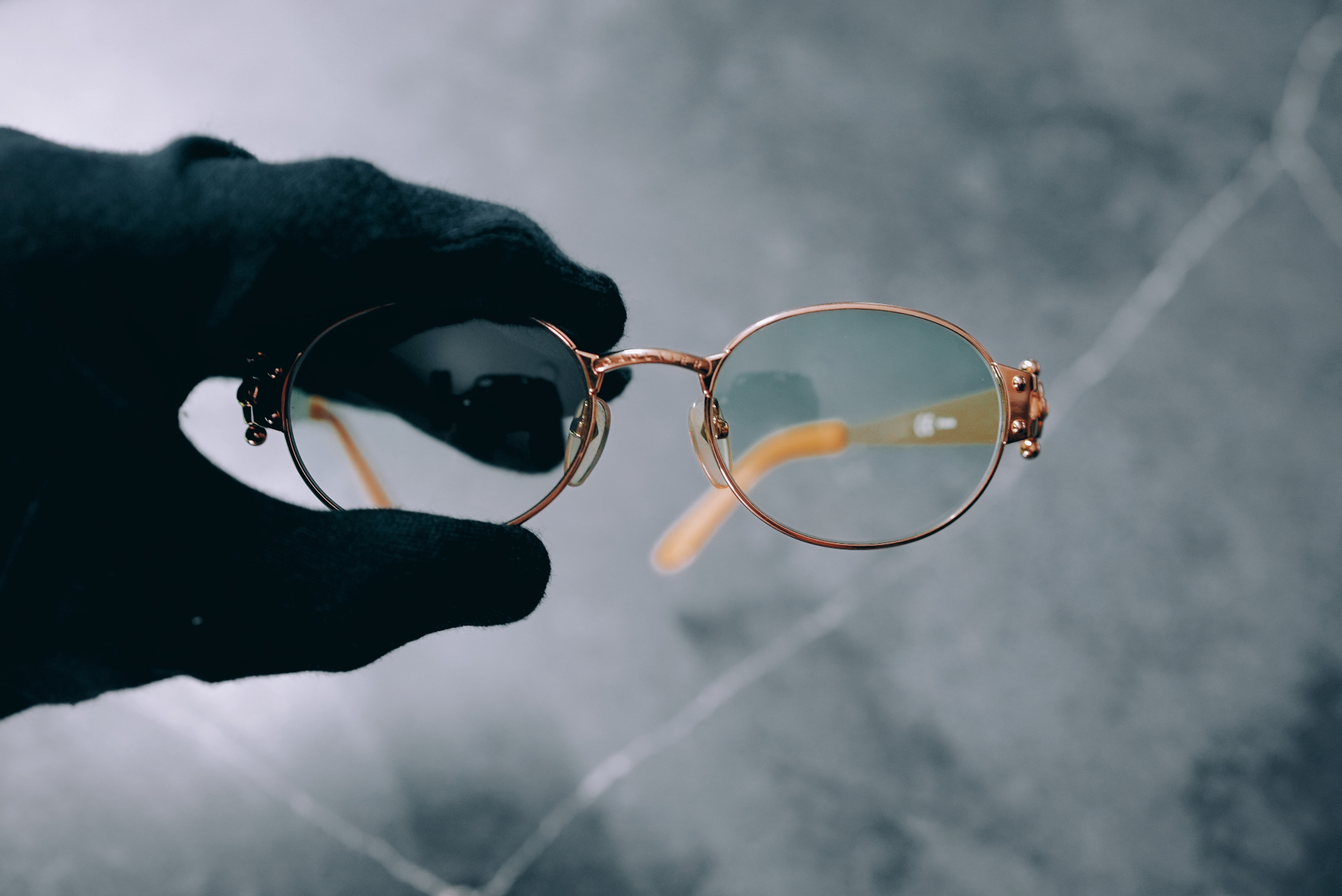 Jean Paul Gaultier 56-6104 oval, yellow gold with emerald lenses