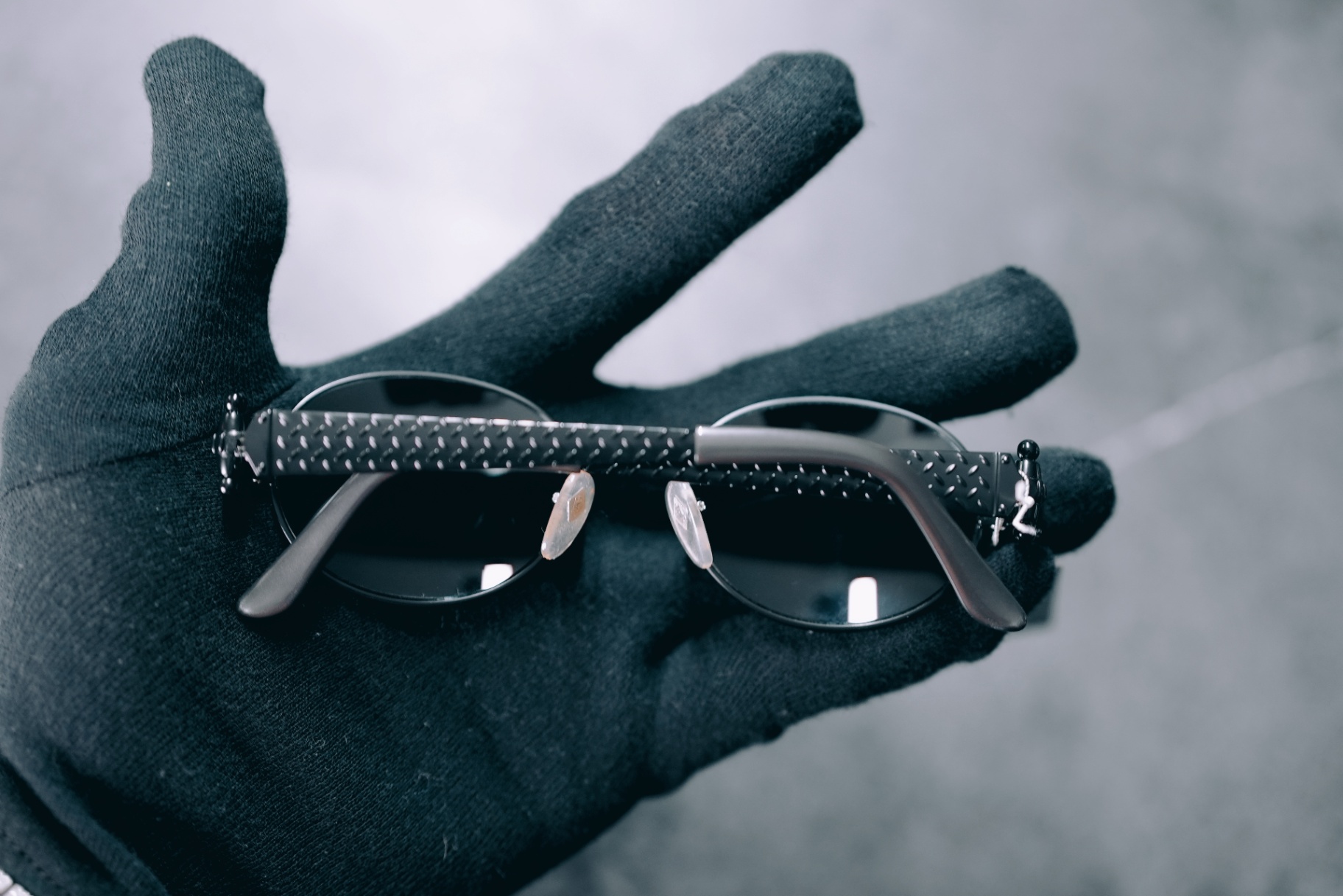 Gaultier matte black diamond-plate oval — top view showing textured arms