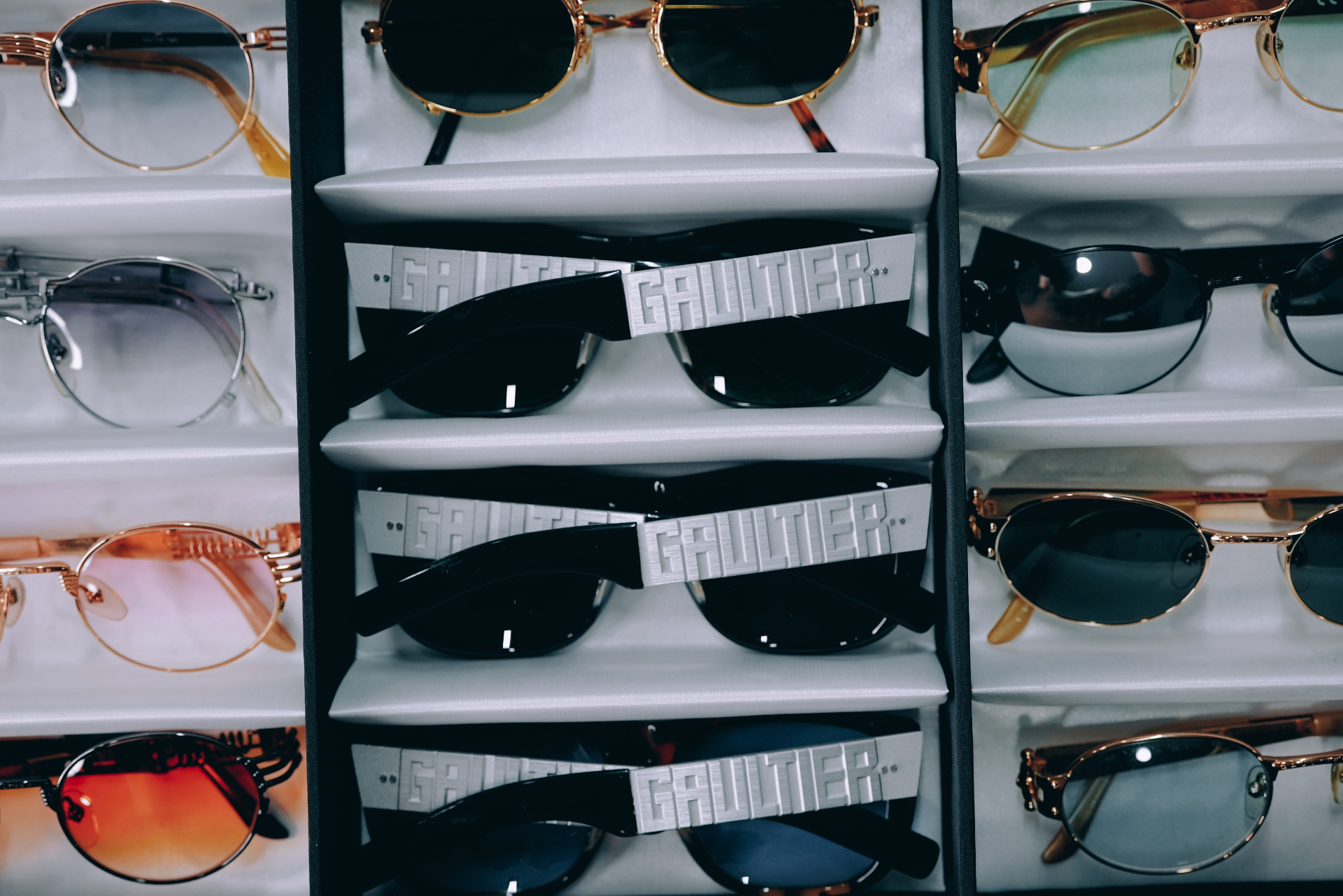 Row of rare frames · Vol. 01