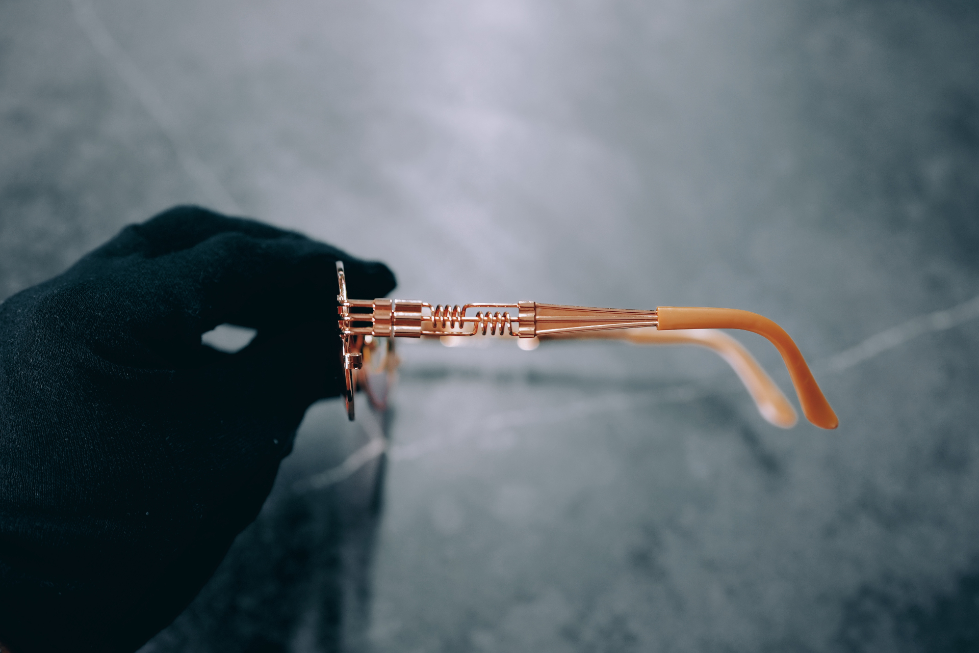Rose gold coil-spring oval — arm detail