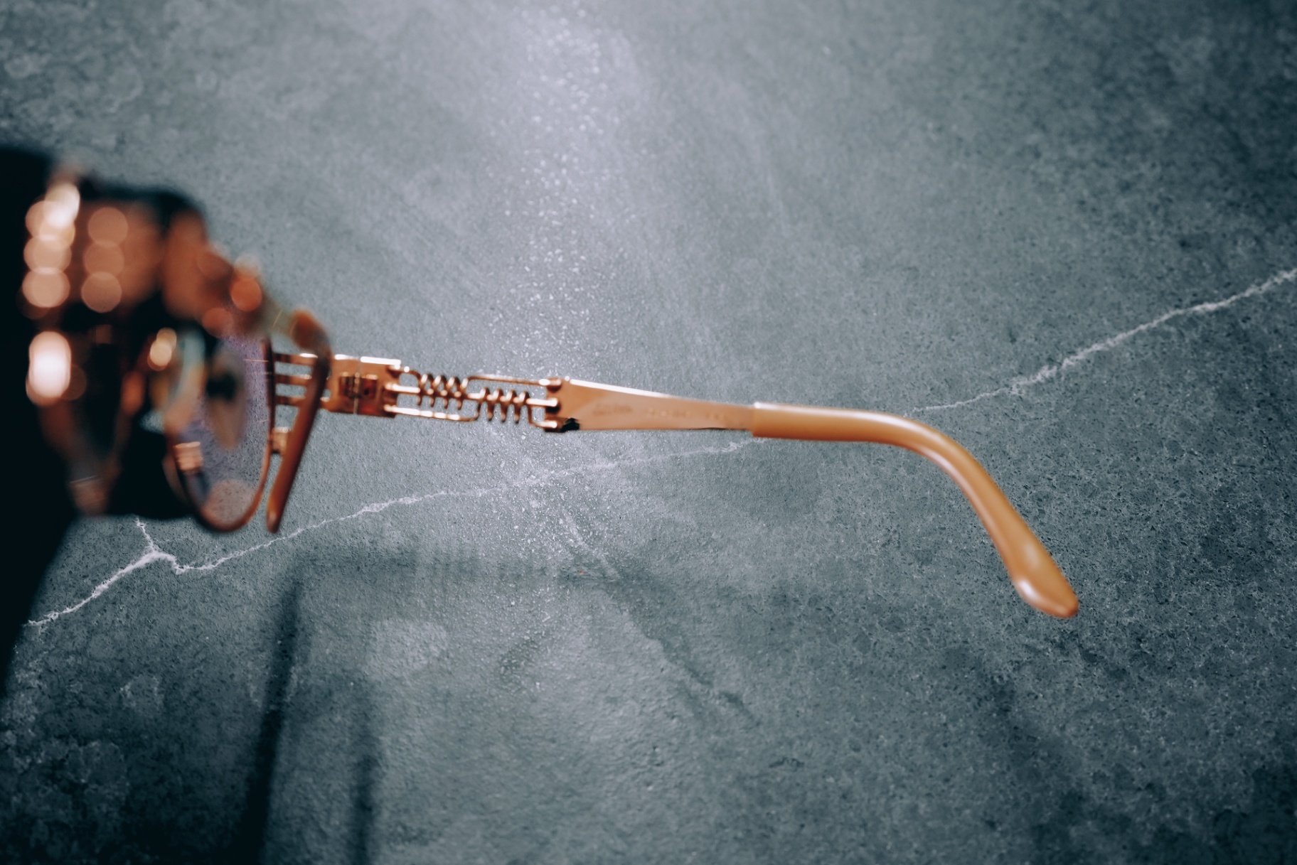 Rose gold coil-spring oval — temple detail